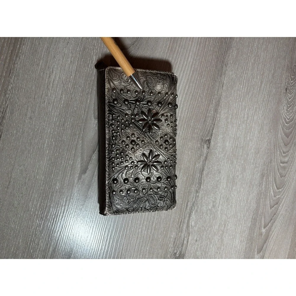 Montana West Western Tooled‎ Studded Wallet Pewter Metallic Trifold Zip Around